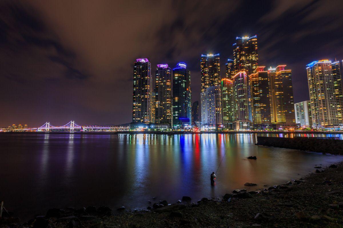 Daytime view of Busan's skyscrapers and marina in Haeundae, showcasing a blend of natural and urban beauty.
